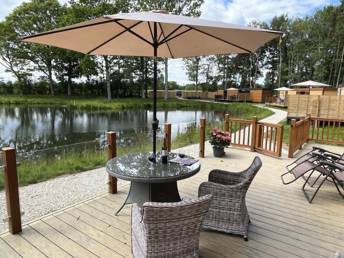 Oak Boutique Lodge Includes Hot Tub Air Con & Dog York Kültér fotó